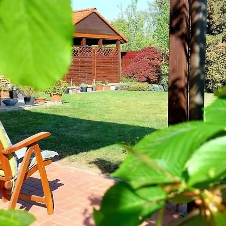 Garden Apt-free Parking,close D8,metro,expo