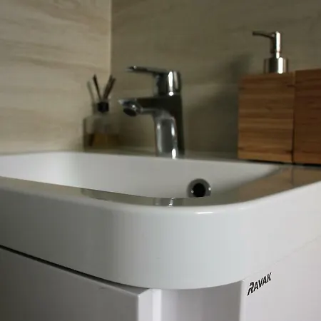 Garden Apt-free Parking,close D8,metro,expo アパート Hovorcovice