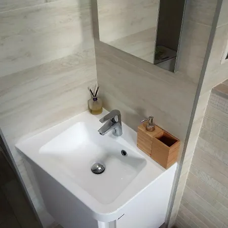 Apartman Garden Apt-free Parking,close D8,metro,expo *