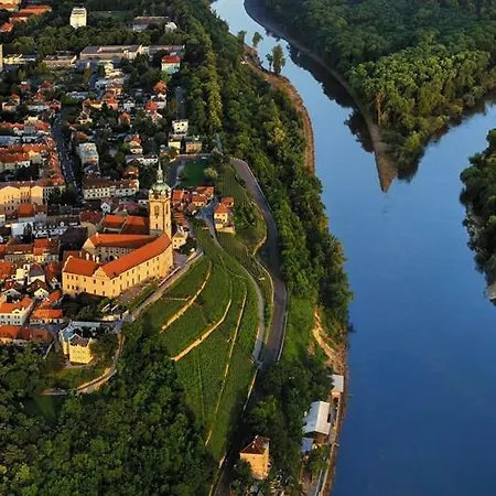 Apartman Garden Apt-free Parking,close D8,metro,expo *