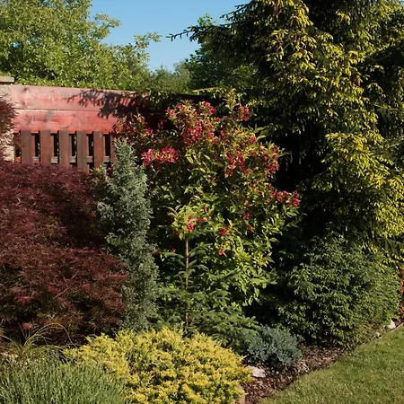 Garden Apt-free Parking,close D8,metro,expo Apartman