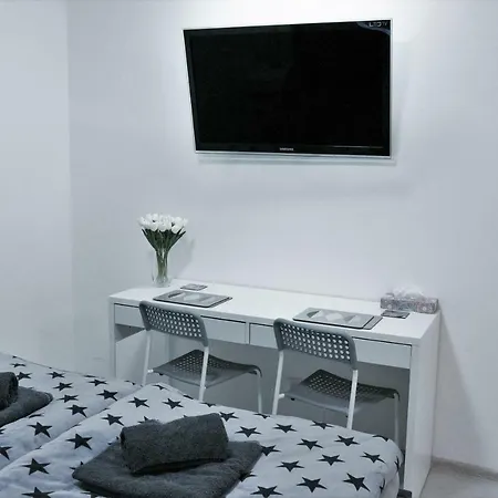 Garden Apt-free Parking,close D8,metro,expo * Hovorcovice