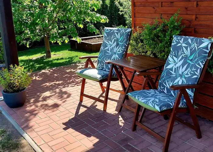 Garden Apt-free Parking,close D8,metro,expo Apartman