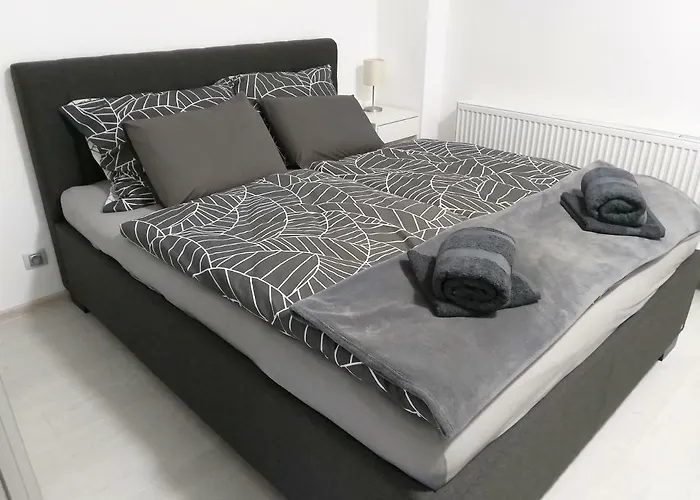 Garden Apt-free Parking,close D8,metro,expo شقة Hovorcovice