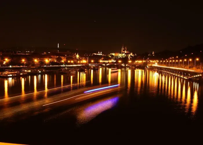 Garden Apt-free Parking,close D8,metro,expo Apartman Hovorcovice