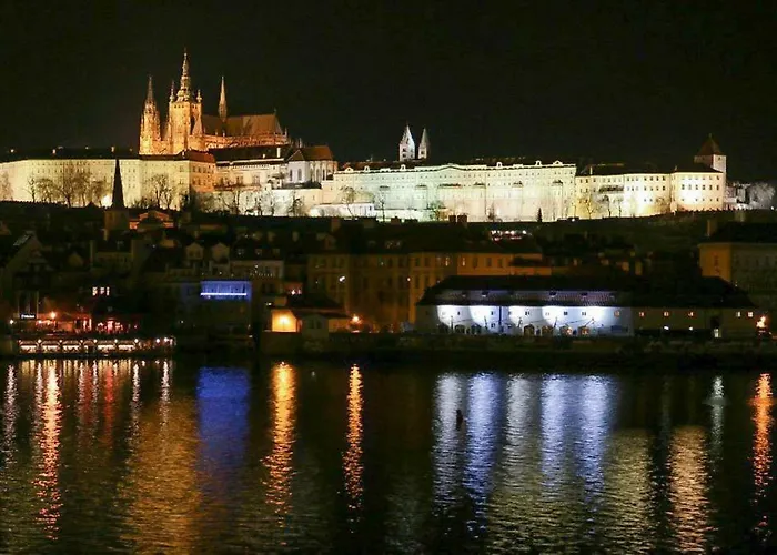 Garden Apt-free Parking,close D8,metro,expo