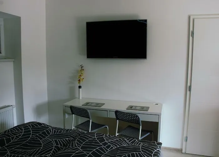 Garden Apt-free Parking,close D8,metro,expo شقة *